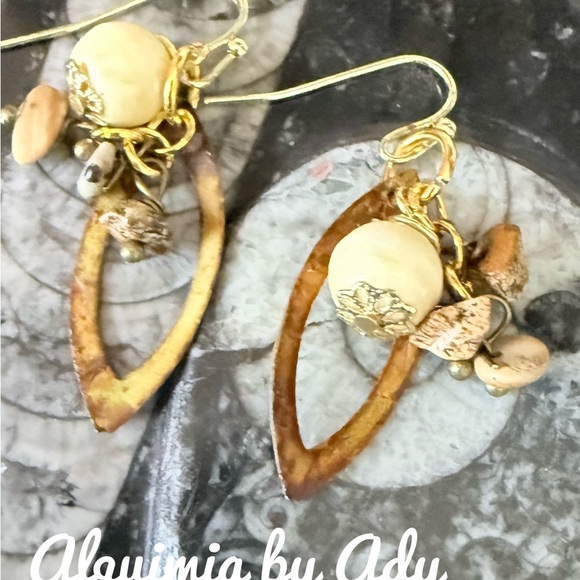 Gold statement earrings - Picture 1 of 2